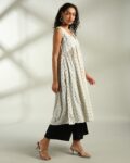 -1117Wx1400H-443041308-offwhite-MODEL