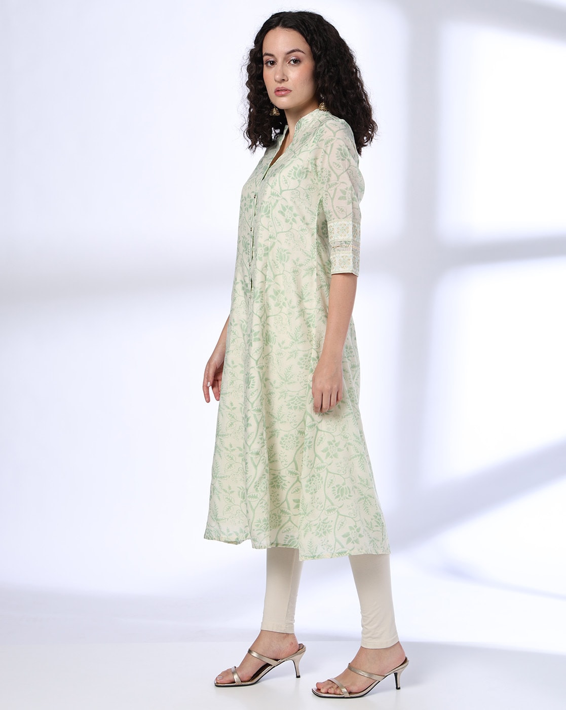 -1117Wx1400H-443057190-offwhite-MODEL2