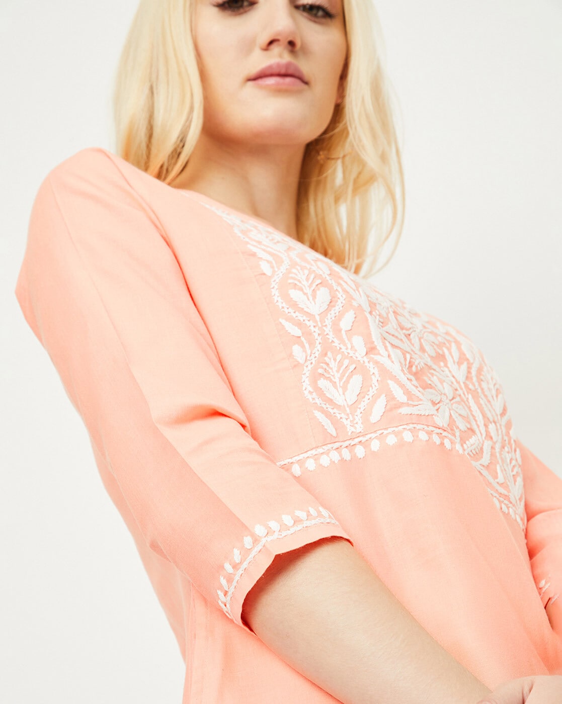 -1117Wx1400H-467193244-peach-MODEL6