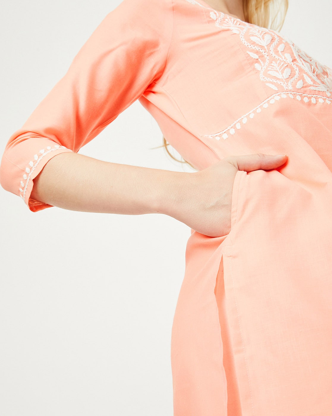 -1117Wx1400H-467193244-peach-MODEL7