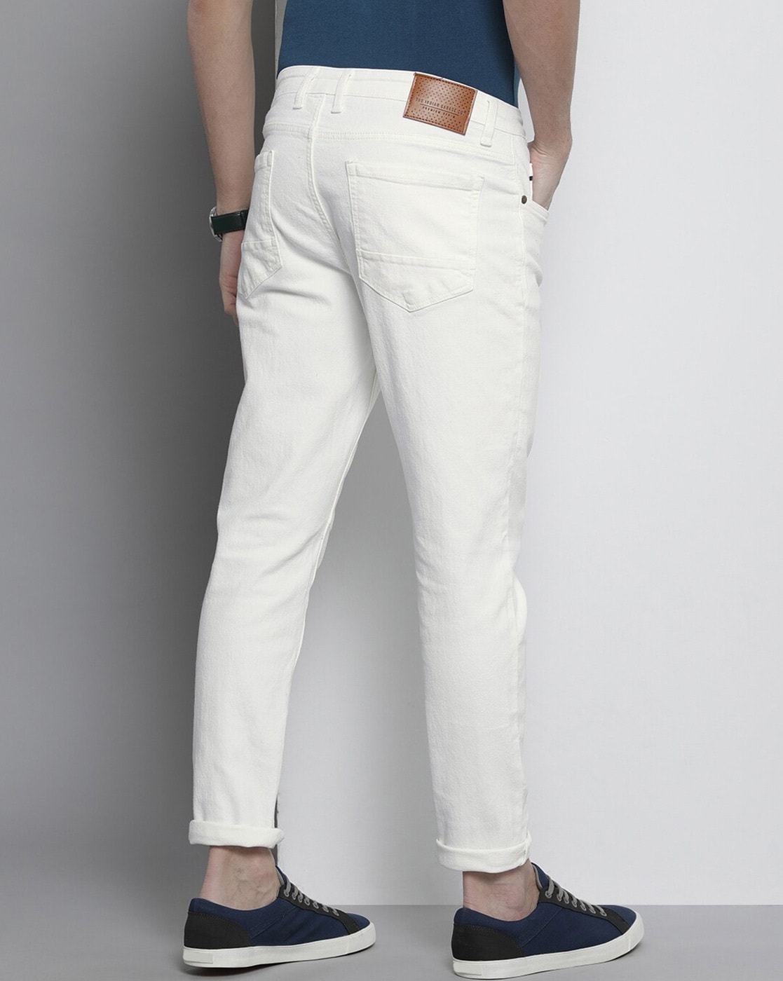 -1117Wx1400H-469435596-white-MODEL3