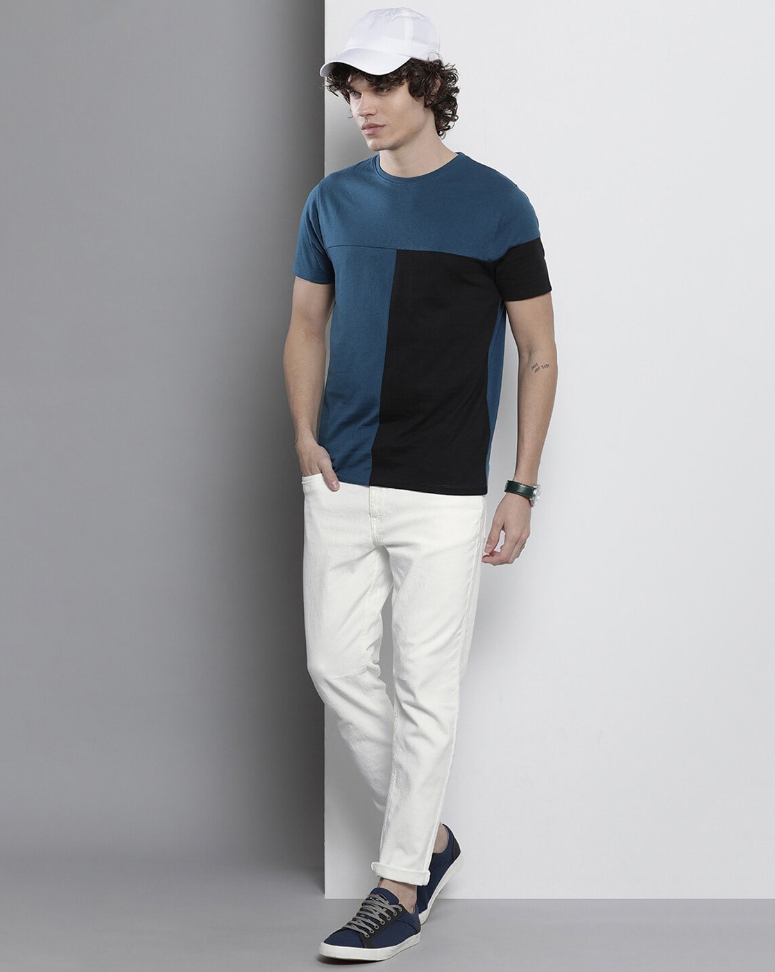 -1117Wx1400H-469435596-white-MODEL4