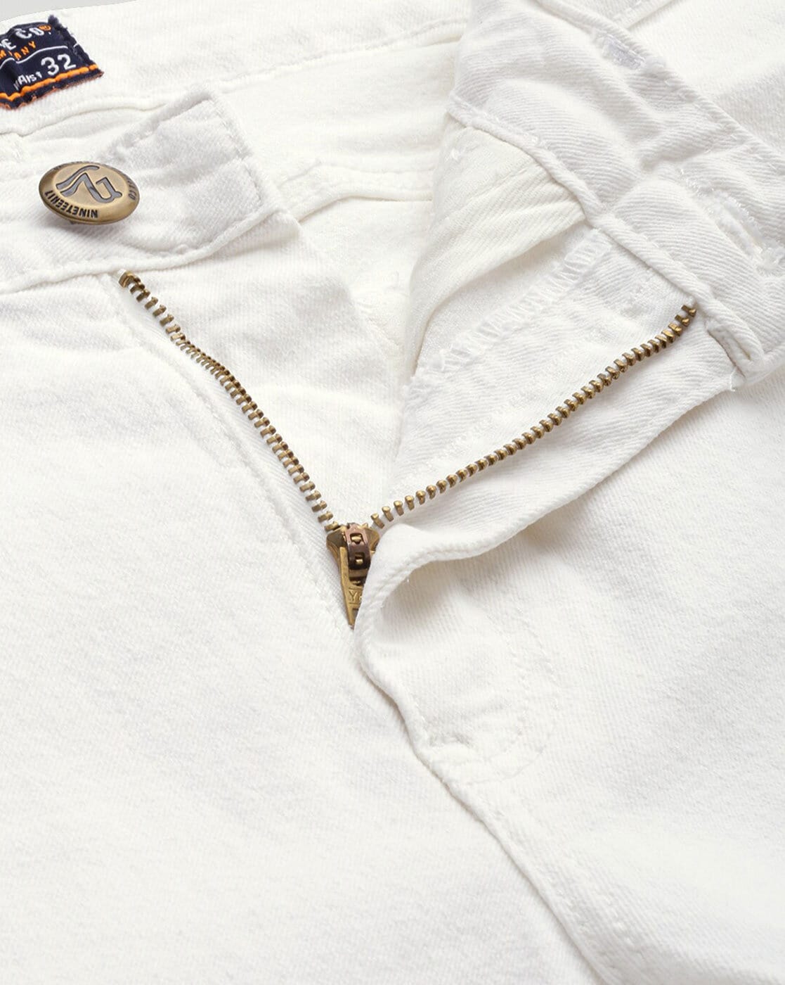 -1117Wx1400H-469435596-white-MODEL5