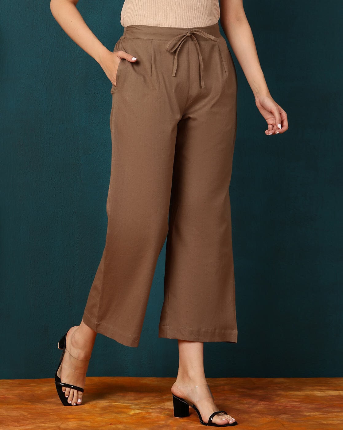 -1117Wx1400H-700132970-brown-MODEL2