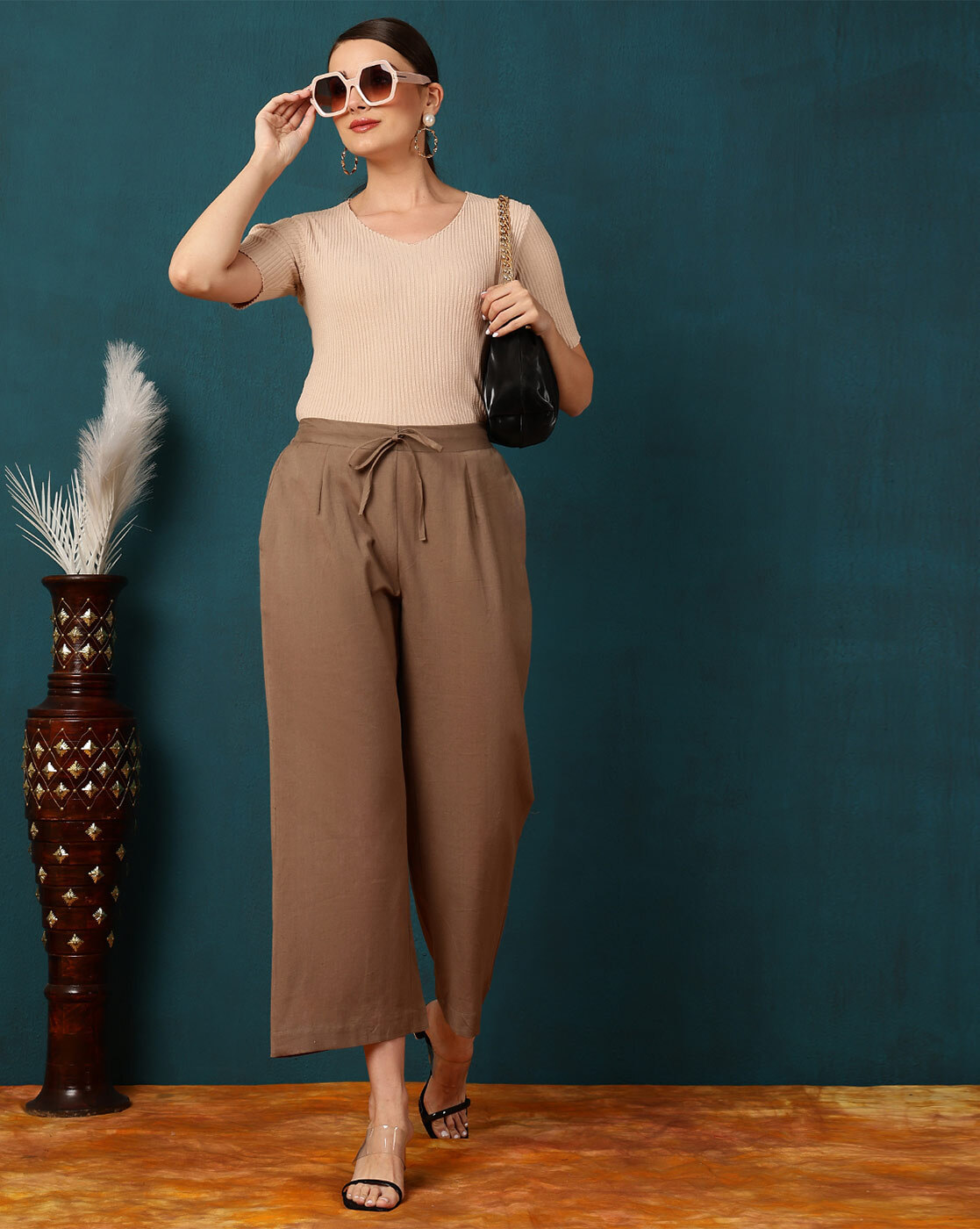 -1117Wx1400H-700132970-brown-MODEL5