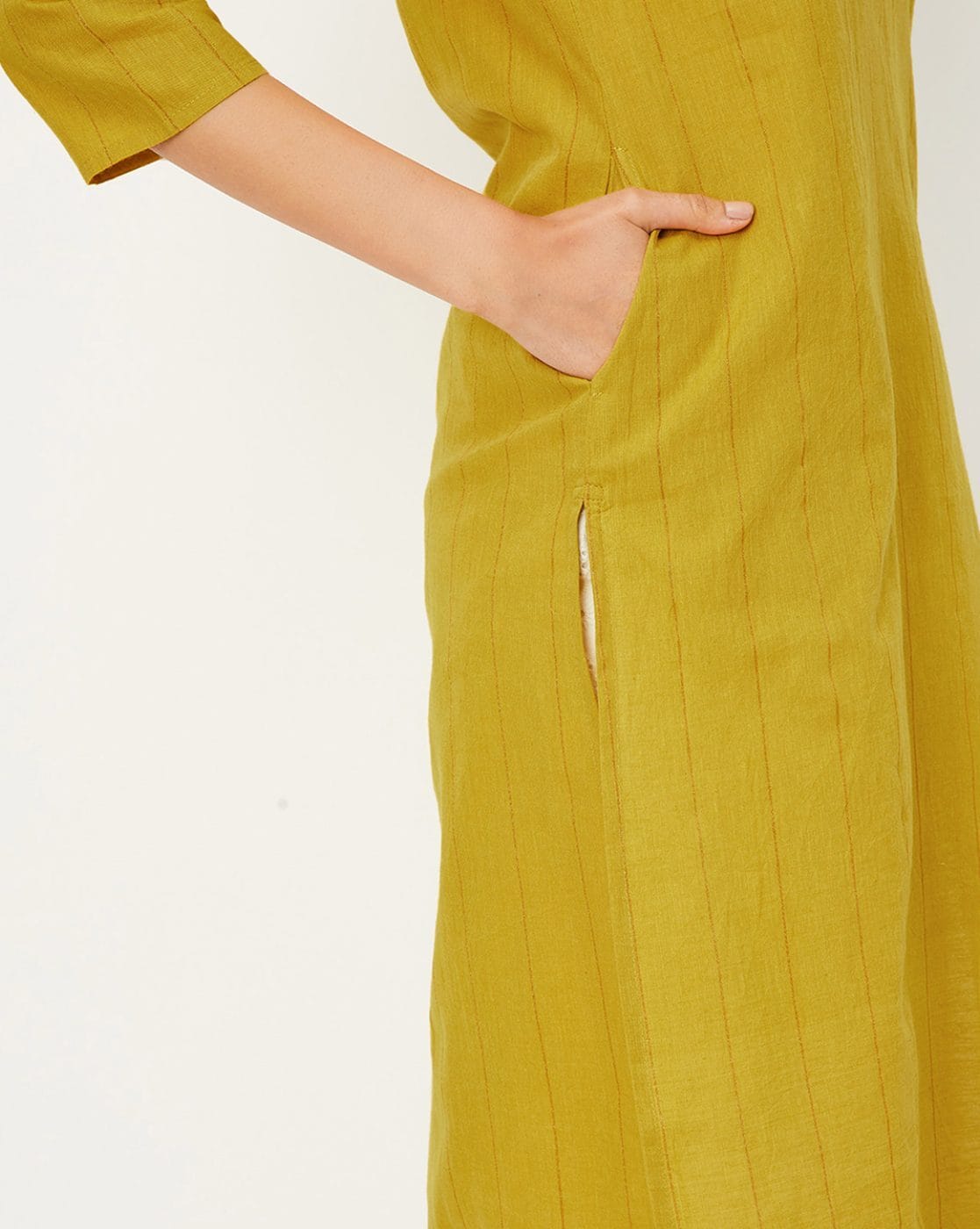 -1117Wx1400H-700172848-yellow-MODEL5