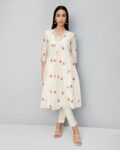 -1117Wx1400H-700240210-offwhite-MODEL