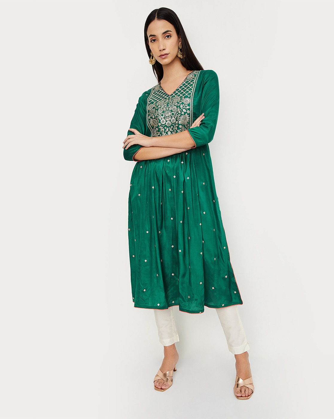 -1117Wx1400H-700240221-green-MODEL