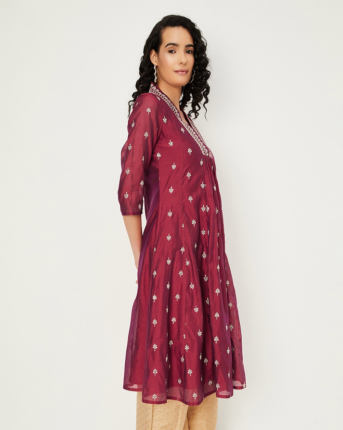 -1117Wx1400H-700252603-red-MODEL3