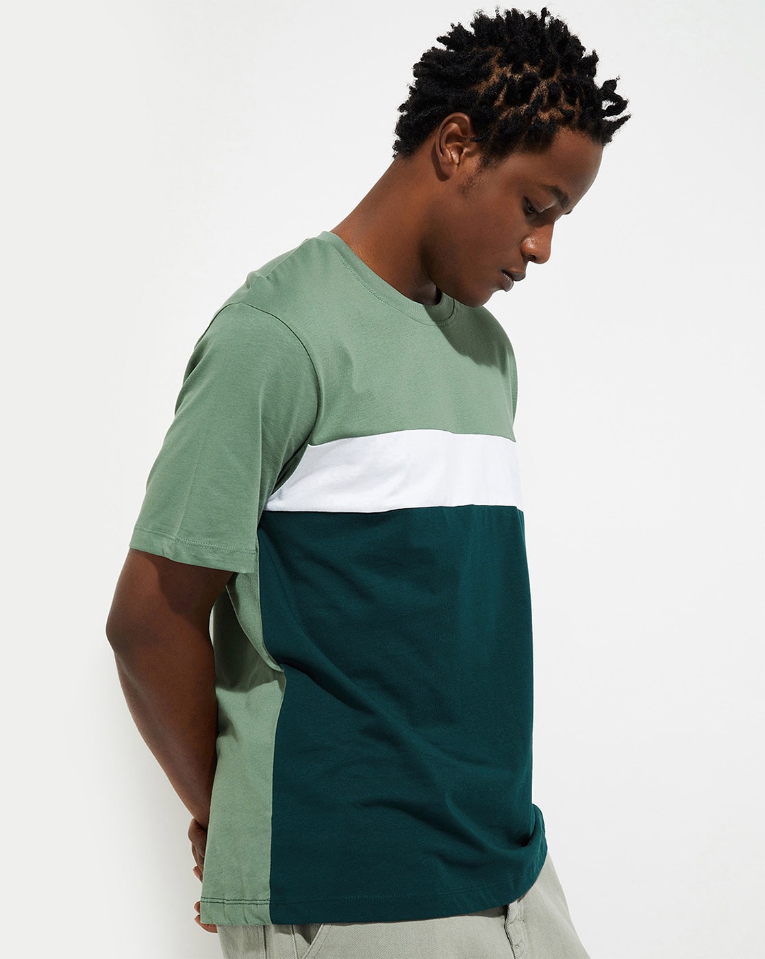 -1117Wx1400H-700254254-green-MODEL
