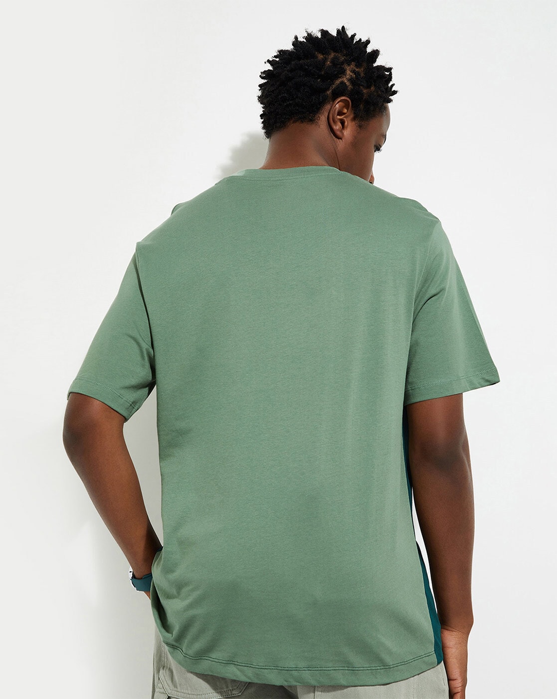 -1117Wx1400H-700254254-green-MODEL2