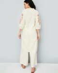 -1117Wx1400H-700602211-offwhite-MODEL