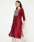 -1117Wx1400H-700632386-maroon-MODEL3