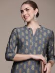 fc6cb9e5-0899-4c81-95ce-27a400fcbae01696334883615-Navibhu-Women-Kurtas-9361696334883277-3 (1)