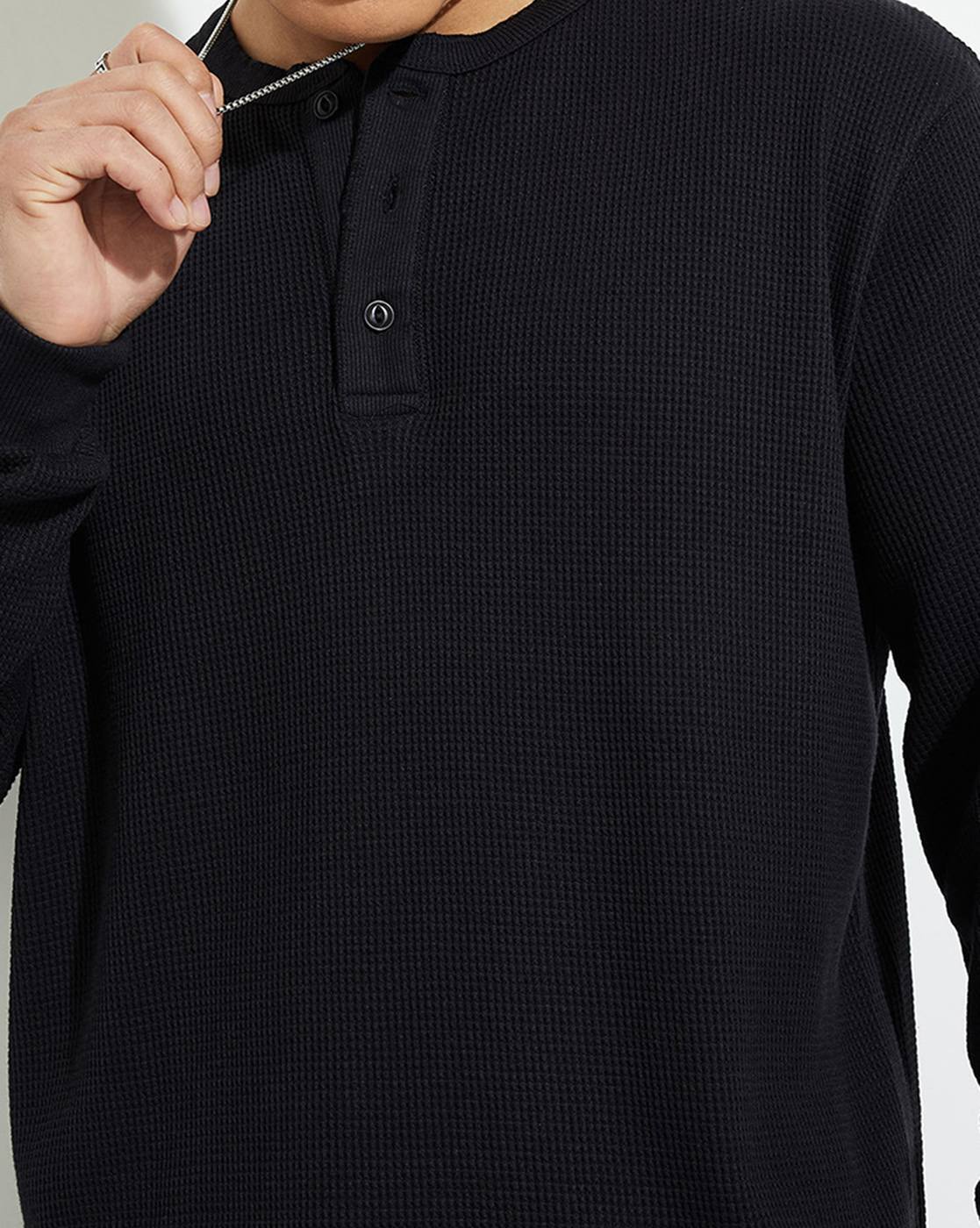 3_-1117Wx1400H-700621309-black-MODEL8