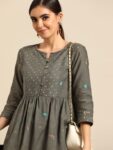 417436df-78ff-422c-9ec6-08bb0e9ff6191644562619861-Anouk-Women-Kurtas-9851644562619029-3