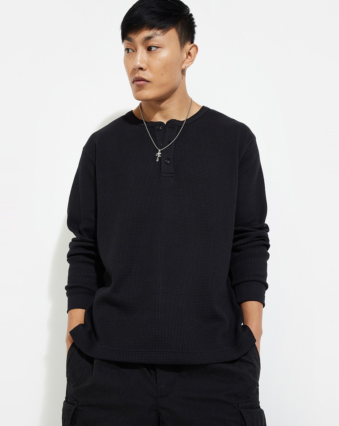 7_-1117Wx1400H-700621309-black-MODEL