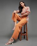 -1117Wx1400H-466347193-orange-MODEL