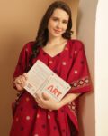 -1117Wx1400H-467265853-red-MODEL