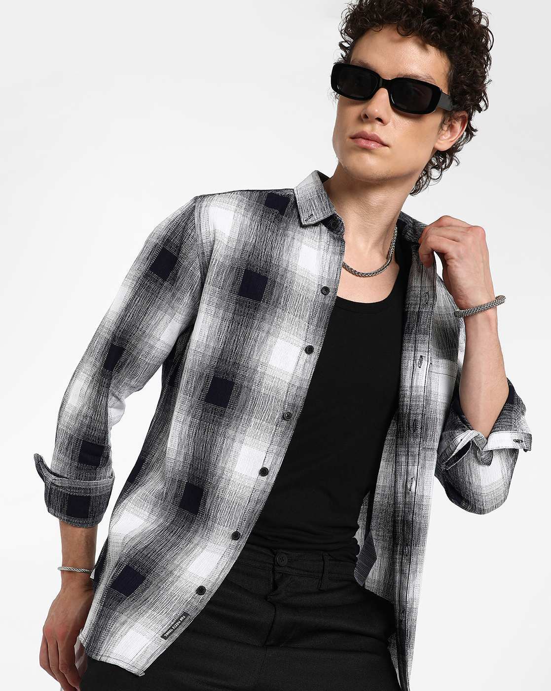 -1117Wx1400H-700510679-multi-MODEL