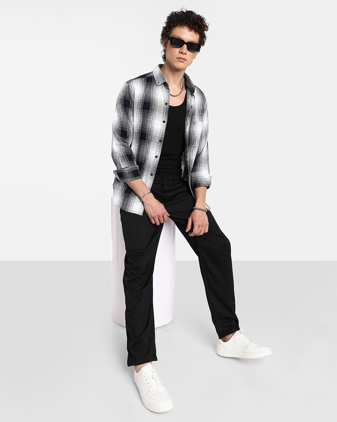 -1117Wx1400H-700510679-multi-MODEL3