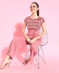 -1117Wx1400H-700627662-pink-MODEL