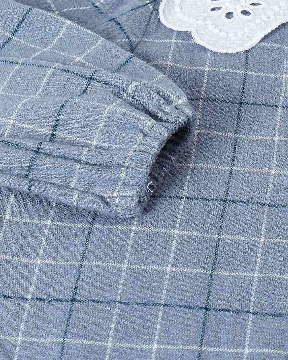 -1117Wx1400H-700722407-blue-MODEL4