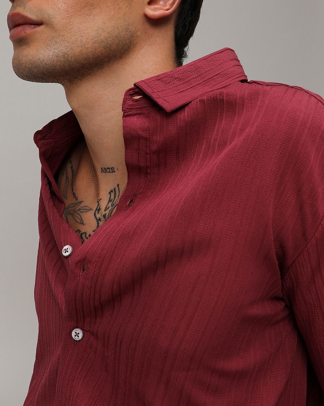 -1117Wx1400H-700798500-red-MODEL4