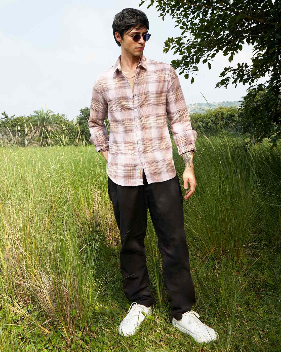-1117Wx1400H-700798581-beige-MODEL4