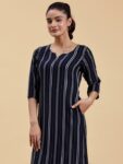 b6b891dd-db5c-499c-a470-ae63ea97ef441709275052314LibasWomenStripedThreadWorkJacquardKurta1
