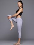 acce0b91-7266-4013-ae5c-4e4d970f315b1720005848184-HRX-by-Hrithik-Roshan-Women-Tights-8291720005847438-2