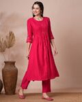 -473Wx593H-700654447-pink-MODEL