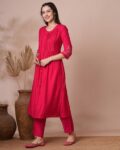 -473Wx593H-700654447-pink-MODEL