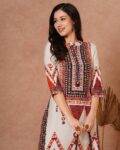 -473Wx593H-700680062-cream-MODEL