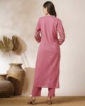 -473Wx593H-700680105-pink-MODEL