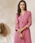 -473Wx593H-700680105-pink-MODEL