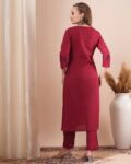 -473Wx593H-700680396-maroon-MODEL