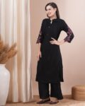 -473Wx593H-700681313-black-MODEL