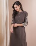 -473Wx593H-700681361-grey-MODEL