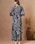 -473Wx593H-700784973-navy-MODEL