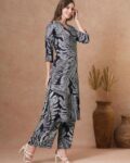 -473Wx593H-700784973-navy-MODEL