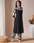-473Wx593H-700895223-black-MODEL