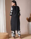 -473Wx593H-700895223-black-MODEL