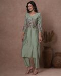 -473Wx593H-700895227-green-MODEL
