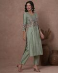 -473Wx593H-700895227-green-MODEL