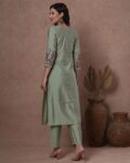 -473Wx593H-700895227-green-MODEL