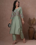 -473Wx593H-700895227-green-MODEL