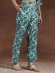 eea1d060-290c-41b6-a978-4c2e34ff65f91712923249006LibasEthnicMotifsPrintedStraightKurtawithTrousers3