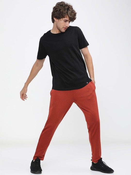 04380d3a-3af1-4a11-83dc-d6865caf2b5b1638444693084HIGHLANDERMenRedSolidTrackPants4