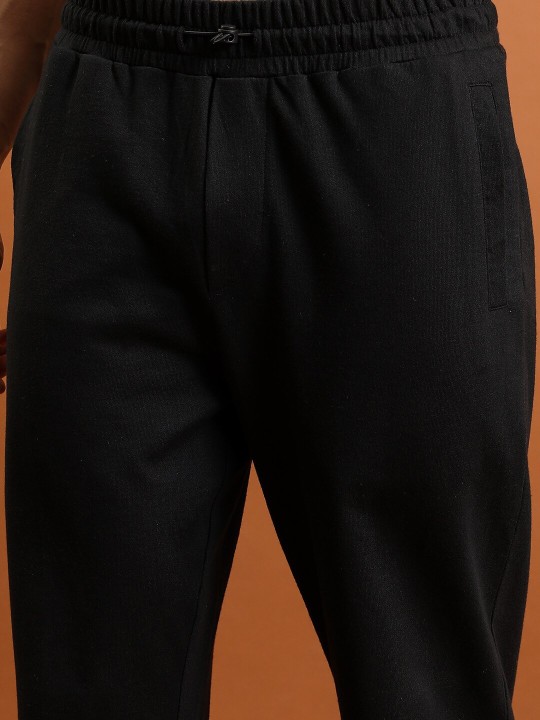 afe27b92-f293-4590-a108-6bd4ea482a2c1705995358939HighlanderMenBlackRelaxedStraightFitTrackPant6